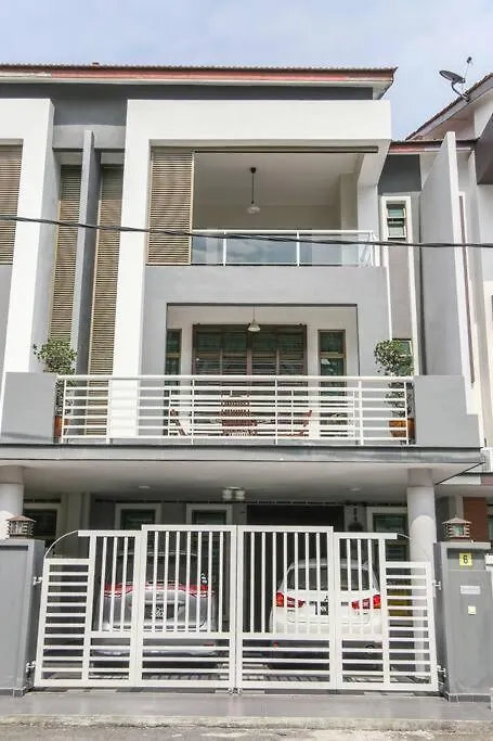 Casa de Férias Modern Home/ 5 Min Jonker/Walking Mahkota Mall & Hospital/ 24 Pax 7R6B/ Mlk Town Malacca Malásia