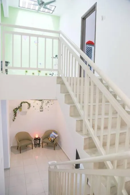 Modern Home/ 5 Min Jonker/Walking Mahkota Mall & Hospital/ 24 Pax 7R6B/ Mlk Town Malacca