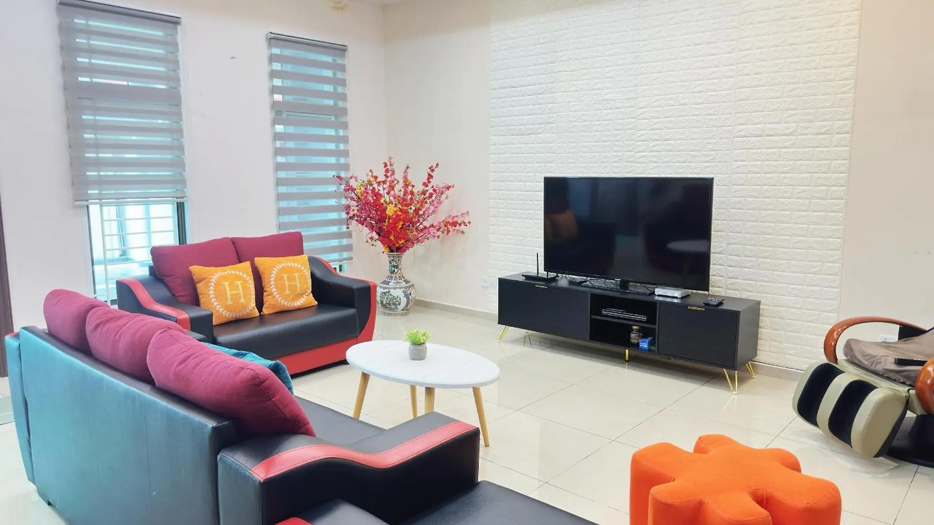 Modern Home/ 5 Min Jonker/Walking Mahkota Mall & Hospital/ 24 Pax 7R6B/ Mlk Town Malacca